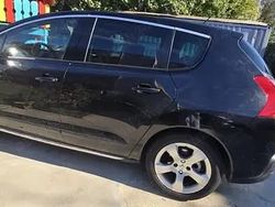Culoarenegru Utilizat 2011 Peugeot 3008 Active Monovolum | 4.000 EUR (Preț OK)