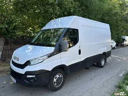Alb Utilizat 2015 Iveco Daily Berlinǎ | 9.750 EUR