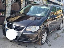 Negru Utilizat 2007 VW Touran Monovolum | 2.800 EUR