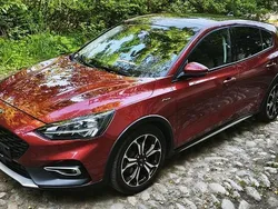 Rosu Utilizat 2019 Ford Focus Active Hatchback | 12.999 EUR (Puțin scump)