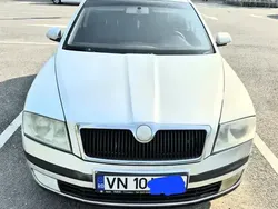 Argintiu Utilizat 2005 Skoda Octavia Elegance Break | 2.100 EUR (Preț bun)