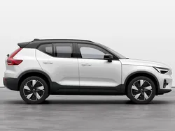 ["crystal white"] Utilizat 2023 Volvo XC40 SUV | 59.673 EUR