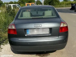 Gri Utilizat 2001 Audi A4 Berlinǎ | 899 EUR (Preț bun)