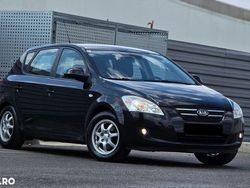 Negru Utilizat 2008 Kia Ceed City Hatchback | 2.640 EUR (Preț OK)