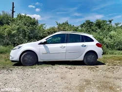 Alb Utilizat 2012 Renault Clio GrandTour Dynamique Break | 2.390 EUR (Preț bun)