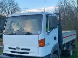 Utilizat 2002 Nissan Trade | 15.200 EUR