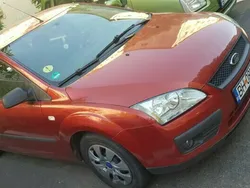 Portocaliu Utilizat 2005 Ford Focus Hatchback | 2.080 EUR (Puțin scump)