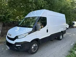 Alb Utilizat 2015 Iveco Daily Berlinǎ | 9.799 EUR