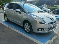 Argintiu Utilizat 2010 Peugeot 5008 Monovolum | 3.850 EUR