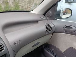 Utilizat 2004 Peugeot 206 Berlinǎ | 3.000 EUR (Scump)