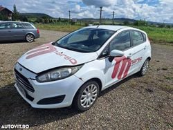 Alb Utilizat 2013 Ford Fiesta Hatchback | 1.200 EUR (Super Preț)