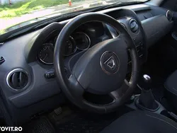 Culoarenegru Utilizat 2015 Dacia Duster Lauréate SUV | 8.000 EUR (Preț bun)
