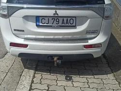 Alb Utilizat 2014 Mitsubishi Outlander P-HEV Instyle SUV | 10.500 EUR (Scump)