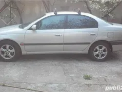 Galben Utilizat 2002 Toyota Avensis Berlinǎ | 1.850 EUR