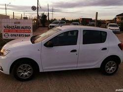 Alb Utilizat 2016 Dacia Sandero Hatchback | 3.900 EUR (Preț bun)
