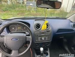 Utilizat 2006 Ford Fiesta Hatchback | 900 EUR (Preț bun)
