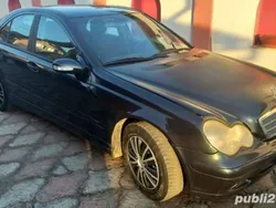 Utilizat 2001 Mercedes 220 Berlinǎ | 1.400 EUR (Preț bun)