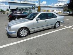 Argintiu Utilizat 2000 Mercedes E220 Elegance Berlinǎ | 2.100 EUR