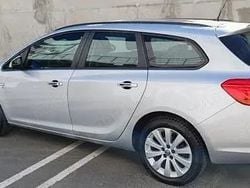 Argintiu Utilizat 2012 Opel Astra Sport Break | 4.500 EUR (Preț OK)