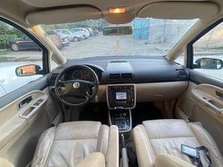 Culoarealbastru Utilizat 2004 VW Sharan Highline Monovolum | 2.500 EUR (Preț OK)