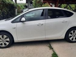 Culoarealb Utilizat 2015 Opel Astra Enjoy Berlinǎ | 4.850 EUR (Preț bun)