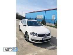 Alb Utilizat 2012 VW Passat Berlinǎ | 11.999 EUR