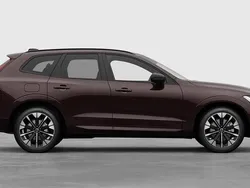 ["mulberry red"] Nouă 2025 Volvo XC60 Plus SUV | 69.865 EUR