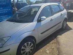Utilizat 2002 Ford Focus Berlinǎ | 950 EUR (Preț bun)