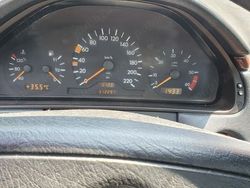 Alb Utilizat 1996 Mercedes E220 Berlinǎ | 1.650 EUR