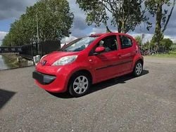Rosu Utilizat 2006 Peugeot 107 Hatchback | 3.100 EUR