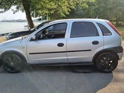 Argintiu Utilizat 2003 Opel Corsa Hatchback | 1.100 EUR (Preț bun)