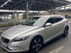 Culoareargint Utilizat 2015 Volvo V40 Momentum Hatchback | 6.890 EUR (Preț bun)