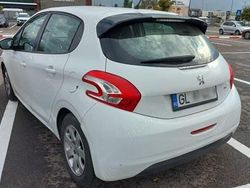 Utilizat 2014 Peugeot 208 Hatchback | 4.350 EUR (Preț OK)
