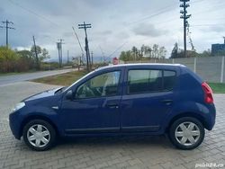 Albastru Utilizat 2009 Dacia Sandero Hatchback | 1.590 EUR (Preț bun)