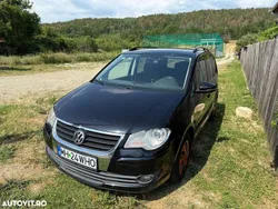 Negru Utilizat 2010 VW Touran Conceptline Monovolum | 3.200 EUR (Preț bun)