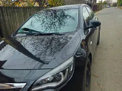 Negru Utilizat 2012 Opel Astra Hatchback | 3.000 EUR (Super Preț)
