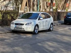 Alb Utilizat 2005 Ford Focus Ambiente Coupe | 1.350 EUR (Preț OK)