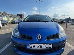 Albastru Utilizat 2007 Renault Clio III Hatchback | 1.100 EUR