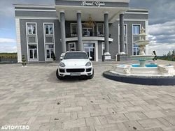Culoarealb Utilizat 2017 Porsche Cayenne SUV | 24.000 EUR (Super Preț)