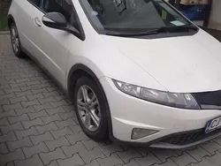 Alb Utilizat 2011 Honda Civic Hatchback | 5.600 EUR (Scump)