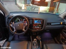 Culoarenegru Utilizat 2017 Mitsubishi Outlander P-HEV SUV | 15.500 EUR (Preț OK)