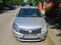 Gri Utilizat 2009 Dacia Sandero Lauréate Hatchback | 2.875 EUR