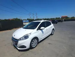 Alb Utilizat 2016 Peugeot 208 Active Hatchback | 3.999 EUR (Super Preț)