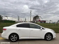 Culoarealb Utilizat 2011 Toyota Avensis Comfort Berlinǎ | 5.400 EUR
