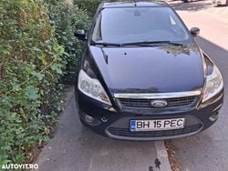 Negru Utilizat 2011 Ford Focus Trend Hatchback | 2.000 EUR (Super Preț)