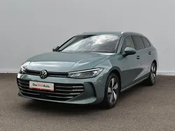 Verde mediu normal Utilizat 2024 VW Passat Business | 32.990 EUR
