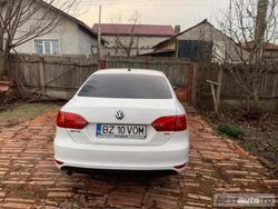 Alb Utilizat 2013 VW Jetta Berlinǎ | 5.580 EUR (Preț bun)