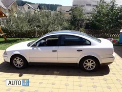 Alb Utilizat 2005 VW Passat Berlinǎ | 3.200 EUR (Scump)