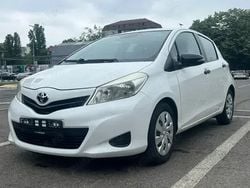 Alb Utilizat 2013 Toyota Yaris Hatchback | 5.200 EUR (Preț bun)
