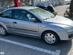 Gri Utilizat 2005 Ford Focus Ambiente Coupe | 1.600 EUR (Puțin scump)
